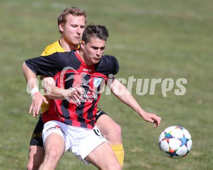 Fussball 1. Klasse D Obere Play Off. St. Margareten/Rosental gegen Grafenstein. Matic Logar, (St. Margarethen), Mathias Paul Podhajsky  (Grafenstein). St. Margareten, am 12.4.2015.
Foto: Kuess
---
pressefotos, pressefotografie, kuess, qs, qspictures, sport, bild, bilder, bilddatenbank