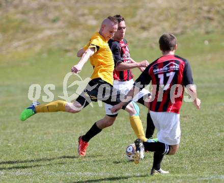 Fussball 1. Klasse D Obere Play Off. St. Margareten/Rosental gegen Grafenstein. Thomas Kogler, Hannes Esterle, (St. Margarethen), Christian Wadler  (Grafenstein). St. Margareten, am 12.4.2015.
Foto: Kuess
---
pressefotos, pressefotografie, kuess, qs, qspictures, sport, bild, bilder, bilddatenbank