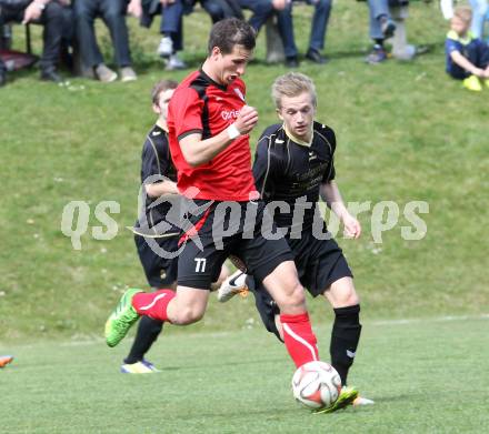 Fussball. Kaerntner Liga. Koettmannsdorf gegen Maria Saal. Julian Hobel (Koettmannsdorf), Rok Smid (Maria Saal). Koettmannsdorf, 12.4.2015.
Foto: Kuess
---
pressefotos, pressefotografie, kuess, qs, qspictures, sport, bild, bilder, bilddatenbank