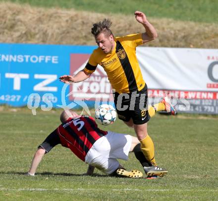 Fussball 1. Klasse D Obere Play Off. St. Margareten/Rosental gegen Grafenstein. Hannes Doujak,  (St. Margarethen), Mario Drumbl (Grafenstein). St. Margareten, am 12.4.2015.
Foto: Kuess
---
pressefotos, pressefotografie, kuess, qs, qspictures, sport, bild, bilder, bilddatenbank