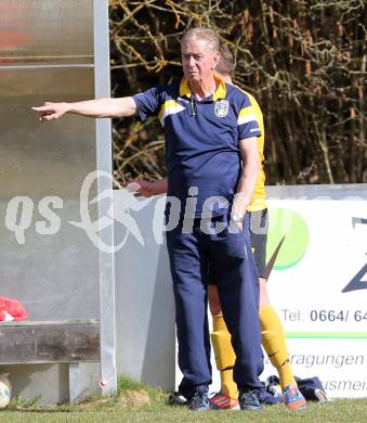 Fussball 1. Klasse D Obere Play Off. St. Margareten/Rosental gegen Grafenstein. Trainer Walter Ludescher (Grafenstein). St. Margareten, am 12.4.2015.
Foto: Kuess
---
pressefotos, pressefotografie, kuess, qs, qspictures, sport, bild, bilder, bilddatenbank