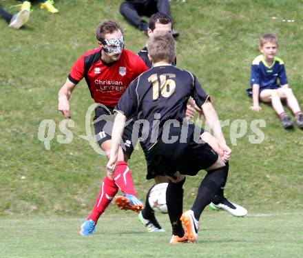 Fussball. Kaerntner Liga. Koettmannsdorf gegen Maria Saal. Julian Hobel (Koettmannsdorf), Bernhard Walzl (Maria Saal). Koettmannsdorf, 12.4.2015.
Foto: Kuess
---
pressefotos, pressefotografie, kuess, qs, qspictures, sport, bild, bilder, bilddatenbank