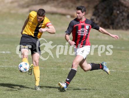 Fussball 1. Klasse D Obere Play Off. St. Margareten/Rosental gegen Grafenstein. Matthias Korenjak,  (St. Margarethen), Manuel Reichel (Grafenstein). St. Margareten, am 12.4.2015.
Foto: Kuess
---
pressefotos, pressefotografie, kuess, qs, qspictures, sport, bild, bilder, bilddatenbank