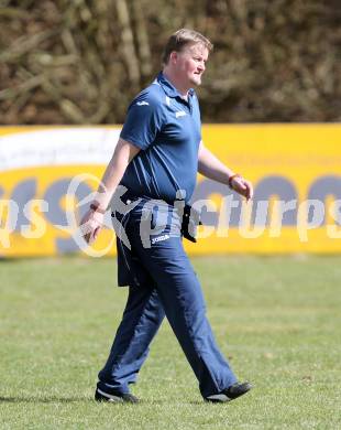 Fussball 1. Klasse D Obere Play Off. St. Margareten/Rosental gegen Grafenstein. Trainer Christian Anton Fellner (St. Margarethen). St. Margareten, am 12.4.2015.
Foto: Kuess
---
pressefotos, pressefotografie, kuess, qs, qspictures, sport, bild, bilder, bilddatenbank