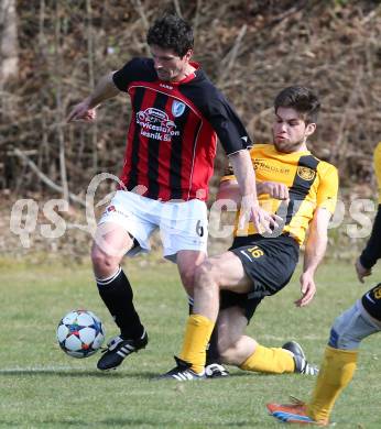 Fussball 1. Klasse D Obere Play Off. St. Margareten/Rosental gegen Grafenstein. Marko Kriznik,  (St. Margarethen), Patrick Gregoritsch (Grafenstein). St. Margareten, am 12.4.2015.
Foto: Kuess
---
pressefotos, pressefotografie, kuess, qs, qspictures, sport, bild, bilder, bilddatenbank