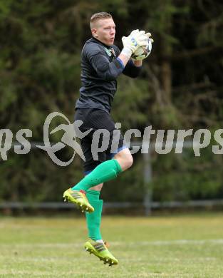 Fussball 1. KLasse A Untere Play Off. Nikolsdorf/Oberdrauburg gegen Obermillstatt.  Christoph Eigenberger  (Obermillstatt). Nikolsdorf,am 11.4.2015.
Foto: Kuess
---
pressefotos, pressefotografie, kuess, qs, qspictures, sport, bild, bilder, bilddatenbank