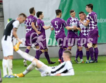 Fussball Regionalliga. SK Austria Klagenfurt gegen SPG FC Pasching/LASK Juniors. Torjubel (Klagenfurt). Klagenfurt, am 17.4.2015.
Foto: Kuess
---
pressefotos, pressefotografie, kuess, qs, qspictures, sport, bild, bilder, bilddatenbank