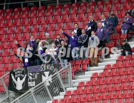 Fussball Regionalliga. SK Austria Klagenfurt gegen SPG FC Pasching/LASK Juniors. Fans. Klagenfurt, am 17.4.2015.
Foto: Kuess
---
pressefotos, pressefotografie, kuess, qs, qspictures, sport, bild, bilder, bilddatenbank