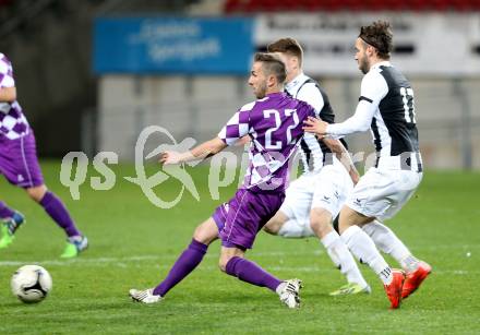 Fussball Regionalliga. SK Austria Klagenfurt gegen SPG FC Pasching/LASK Juniors. Ali Hamdemir, (Klagenfurt), Christoph Saurer  (Pasching). Klagenfurt, am 17.4.2015.
Foto: Kuess
---
pressefotos, pressefotografie, kuess, qs, qspictures, sport, bild, bilder, bilddatenbank