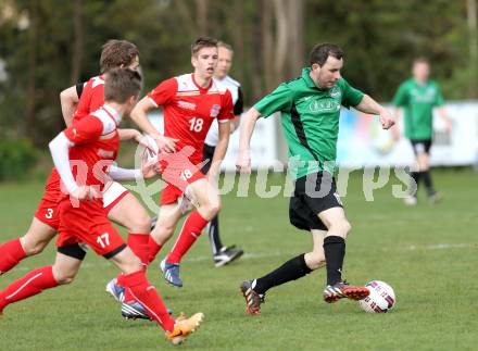 Fussball Unterliga Ost. KAC 1909 gegen Ulrichsberg. Florian Richard Peterl, Martin Auer, Bernhard Karre, (KAC), Hajrush Tifeku (Ulrichsberg). Klagenfurt, am 18.4.2015. 
Foto: Kuess
---
pressefotos, pressefotografie, kuess, qs, qspictures, sport, bild, bilder, bilddatenbank