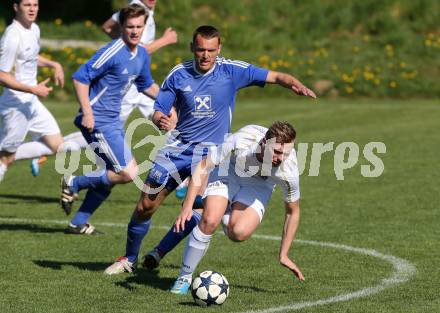 Fussball Unterliga Ost. SPG FC Poggersdorf gegen Ruden. Daniel Glaboniat, (Poggersdorf), Borut Vrhnjak  (Ruden). Poggersdorf, am 19.4.2015.
Foto: Kuess
---
pressefotos, pressefotografie, kuess, qs, qspictures, sport, bild, bilder, bilddatenbank