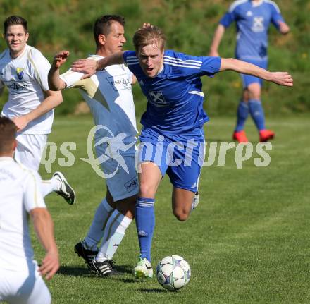 Fussball Unterliga Ost. SPG FC Poggersdorf gegen Ruden. Lucian Florin Orga,  (Poggersdorf), Tadej Slemenik (Ruden). Poggersdorf, am 19.4.2015.
Foto: Kuess
---
pressefotos, pressefotografie, kuess, qs, qspictures, sport, bild, bilder, bilddatenbank