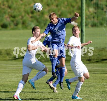 Fussball Unterliga Ost. SPG FC Poggersdorf gegen Ruden. Daniel Glaboniat,  Ziga Bokal, (Poggersdorf), Daniel Poeschl  (Ruden). Poggersdorf, am 19.4.2015.
Foto: Kuess
---
pressefotos, pressefotografie, kuess, qs, qspictures, sport, bild, bilder, bilddatenbank