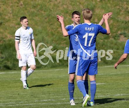 Fussball Unterliga Ost. SPG FC Poggersdorf gegen Ruden. Torjubel Rok Rozeniicnik Korosec, Tadej Slemenik  (Ruden). Poggersdorf, am 19.4.2015.
Foto: Kuess
---
pressefotos, pressefotografie, kuess, qs, qspictures, sport, bild, bilder, bilddatenbank