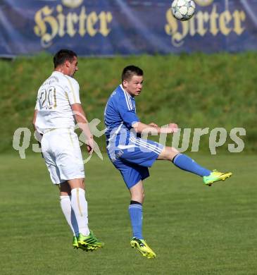 Fussball Unterliga Ost. SPG FC Poggersdorf gegen Ruden. Blaz Brezovacki, (Poggersdorf), Joze Kumprej  (Ruden). Poggersdorf, am 19.4.2015.
Foto: Kuess
---
pressefotos, pressefotografie, kuess, qs, qspictures, sport, bild, bilder, bilddatenbank