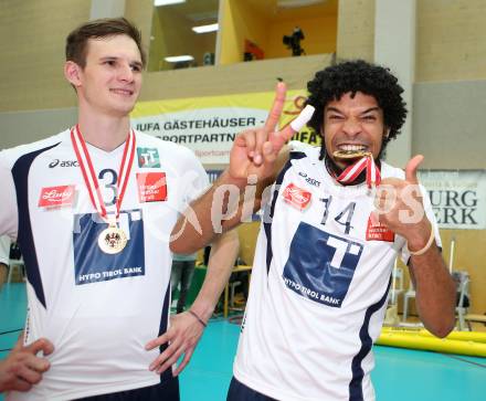 Volleyball. AVL. Austrian Volley League. Finale. SK Posojilnica Aich/Dob gegen Hypo Tirol VT. Jubel 1	Stefan Chrtiansky, Douglas Duarte Da Silva (Tirol). Bleiburg, 18. 4. 2015.
Foto: Kuess
---
pressefotos, pressefotografie, kuess, qs, qspictures, sport, bild, bilder, bilddatenbank