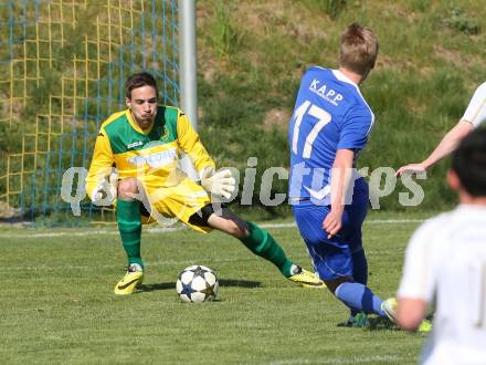 Fussball Unterliga Ost. SPG FC Poggersdorf gegen Ruden.  Werner Ambrosch (Poggersdorf), Tadej Slemenik  (Ruden). Poggersdorf, am 19.4.2015.
Foto: Kuess
---
pressefotos, pressefotografie, kuess, qs, qspictures, sport, bild, bilder, bilddatenbank