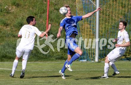 Fussball Unterliga Ost. SPG FC Poggersdorf gegen Ruden. Christoph Duller, Martin Hofbauer,  (Poggersdorf), Tadej Slemenik  (Ruden). Poggersdorf, am 19.4.2015.
Foto: Kuess
---
pressefotos, pressefotografie, kuess, qs, qspictures, sport, bild, bilder, bilddatenbank