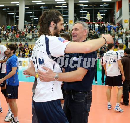 Volleyball. AVL. Austrian Volley League. Finale. SK Posojilnica Aich/Dob gegen Hypo Tirol VT. Jubel Trainer Stefan Chrtiansky,  Pedro Frances (Tirol). Bleiburg, 18. 4. 2015.
Foto: Kuess
---
pressefotos, pressefotografie, kuess, qs, qspictures, sport, bild, bilder, bilddatenbank