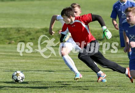 Fussball Unterliga Ost. SPG FC Poggersdorf gegen Ruden. Daniel Glaboniat,  (Poggersdorf), David Sitar (Ruden). Poggersdorf, am 19.4.2015.
Foto: Kuess
---
pressefotos, pressefotografie, kuess, qs, qspictures, sport, bild, bilder, bilddatenbank