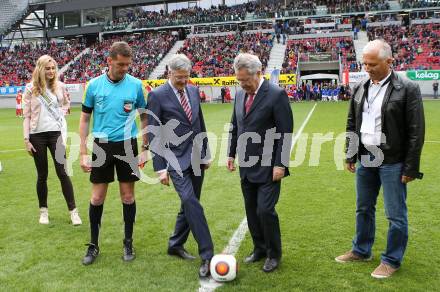 Fussball. 12. Tournament of Nations. U16 Laenderspiel Oesterreich gegen Brasilien.  Eva Maria Bachler, Schiedsrichter Manfred Krassnitzer, Landeshauptmann Peter Kaiser,  Bundespraesident Heinz Fischer, Buergermeister Koetschach Mauthen. Woerthersee Arena, Klagenfurt, am 24.4.2015.
Foto: Kuess
---
pressefotos, pressefotografie, kuess, qs, qspictures, sport, bild, bilder, bilddatenbank