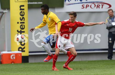 Fussball. 12. Tournament of Nations. U16 Laenderspiel Oesterreich gegen Brasilien. Christoph Baumgartner,  (Oesterreich), Leonardo Bicca (Brasilien). Woerthersee Arena, Klagenfurt, am 24.4.2015.
Foto: Kuess
---
pressefotos, pressefotografie, kuess, qs, qspictures, sport, bild, bilder, bilddatenbank