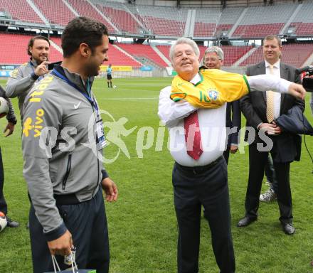 Fussball. 12. Tournament of Nations. U16 Laenderspiel Oesterreich gegen Brasilien.  Bundespraesident Heinz Fischer. Woerthersee Arena, Klagenfurt, am 24.4.2015.
Foto: Kuess
---
pressefotos, pressefotografie, kuess, qs, qspictures, sport, bild, bilder, bilddatenbank