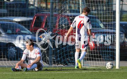 Fussball Regionalliga. SAK gegen St. Florian. Tilen Kompan, Daniel Perkounig (SAK). Klagenfurt, am 24.5.2015.
Foto: Kuess
---
pressefotos, pressefotografie, kuess, qs, qspictures, sport, bild, bilder, bilddatenbank