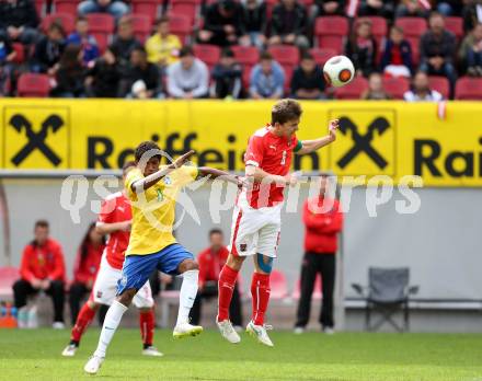 Fussball. 12. Tournament of Nations. U16 Laenderspiel Oesterreich gegen Brasilien. Valentino Mueller,  (Oesterreich), Rhuan Castro (Brasilien). Woerthersee Arena, Klagenfurt, am 24.4.2015.
Foto: Kuess
---
pressefotos, pressefotografie, kuess, qs, qspictures, sport, bild, bilder, bilddatenbank