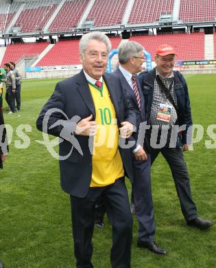 Fussball. 12. Tournament of Nations. U16 Laenderspiel Oesterreich gegen Brasilien.  Bundespraesident Heinz Fischer. Woerthersee Arena, Klagenfurt, am 24.4.2015.
Foto: Kuess
---
pressefotos, pressefotografie, kuess, qs, qspictures, sport, bild, bilder, bilddatenbank