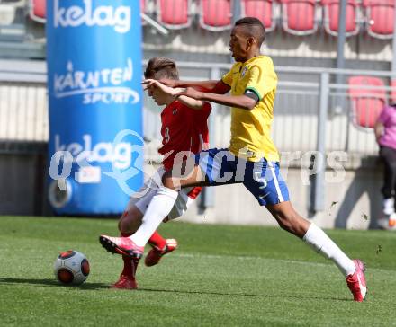 Fussball. 12. Tournament of Nations. U16 Laenderspiel Oesterreich gegen Brasilien.  Nicolas Meister,  (Oesterreich), Otavio Santos (Brasilien). Woerthersee Arena, Klagenfurt, am 24.4.2015.
Foto: Kuess
---
pressefotos, pressefotografie, kuess, qs, qspictures, sport, bild, bilder, bilddatenbank