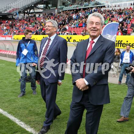 Fussball. 12. Tournament of Nations. U16 Laenderspiel Oesterreich gegen Brasilien.  Landeshauptmann Peter Kaiser, Bundespraesident Heinz Fischer. Woerthersee Arena, Klagenfurt, am 24.4.2015.
Foto: Kuess
---
pressefotos, pressefotografie, kuess, qs, qspictures, sport, bild, bilder, bilddatenbank