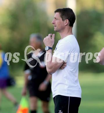 Fussball. 1. Klasse C OPO. Ebental gegen Donau. Trainer Christian Schrammel  (Ebental). Ebental, 26.4.2015.
Foto: Kuess
---
pressefotos, pressefotografie, kuess, qs, qspictures, sport, bild, bilder, bilddatenbank