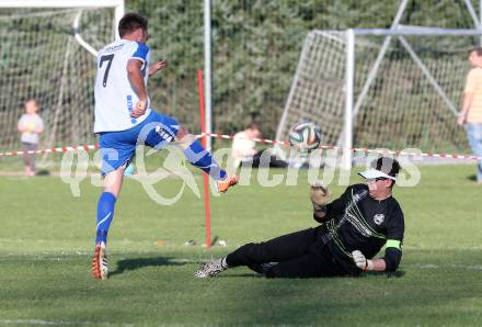 Fussball. 1. Klasse C OPO. Ebental gegen Donau. Patrick Schweizer, (Ebental), Raphael Thun Hohenstein (Donau). Ebental, 26.4.2015.
Foto: Kuess
---
pressefotos, pressefotografie, kuess, qs, qspictures, sport, bild, bilder, bilddatenbank