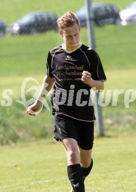 Fussball. Kaerntner Liga. Koettmannsdorf gegen Kuehnsdorf. Torjubel Mathias Tschofen (Koettmannsdorf). Koettmannsdorf, 26.4.2015.
Foto: Kuess
---
pressefotos, pressefotografie, kuess, qs, qspictures, sport, bild, bilder, bilddatenbank