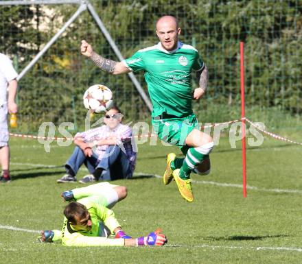 Fussball. 1. Klasse C OPO. Ebental gegen Donau. Martin Klemen (Ebental), Said Djulic (Donau). Ebental, 26.4.2015.
Foto: Kuess
---
pressefotos, pressefotografie, kuess, qs, qspictures, sport, bild, bilder, bilddatenbank