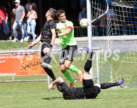 Fussball. Kaerntner Liga. Koettmannsdorf gegen Kuehnsdorf. Daniel Globotschnig, Christoph Hubert Habith (Koettmannsdorf), Marcel Guenther Kuster (Kuehnsdorf). Koettmannsdorf, 26.4.2015.
Foto: Kuess
---
pressefotos, pressefotografie, kuess, qs, qspictures, sport, bild, bilder, bilddatenbank