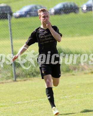 Fussball. Kaerntner Liga. Koettmannsdorf gegen Kuehnsdorf. Torjubel Mathias Tschofen (Koettmannsdorf). Koettmannsdorf, 26.4.2015.
Foto: Kuess
---
pressefotos, pressefotografie, kuess, qs, qspictures, sport, bild, bilder, bilddatenbank