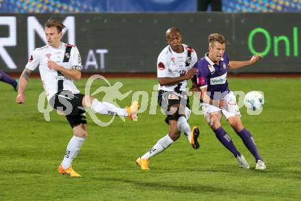 Fussball OEFB Cup. RZ Pellets WAC gegen FK Austria Wien. Michael Sollbauer, De Oliveira Silvio Carlos, (WAC), Alexander Gruenwald  (Wien). Wolfsberg, am 29.4.2015.
Foto: Kuess

---
pressefotos, pressefotografie, kuess, qs, qspictures, sport, bild, bilder, bilddatenbank