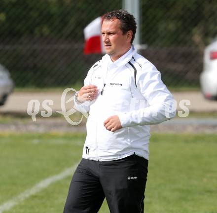 Fussball Unterliga Ost. Woelfnitz gegen St. Michael/Bleiburg. Trainer Alexander Suppantschitsch (Woelfnitz). Woelfnitz, am 2.5.2015.
Foto: Kuess
---
pressefotos, pressefotografie, kuess, qs, qspictures, sport, bild, bilder, bilddatenbank