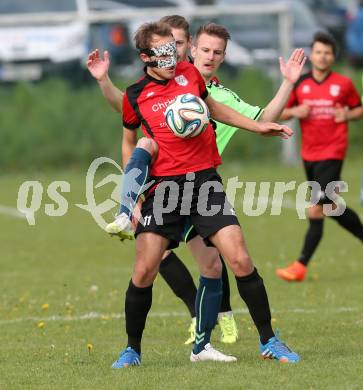 Fussball Kaerntner Liga. Maria Saal gegen Feldkirchen. Bernhard Walzl (Maria Saal), Josef Hudelist (Feldkirchen). Maria Saal, am 2.5.2015.
Foto: Kuess
---
pressefotos, pressefotografie, kuess, qs, qspictures, sport, bild, bilder, bilddatenbank