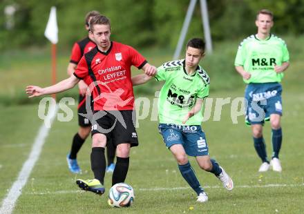 Fussball Kaerntner Liga. Maria Saal gegen Feldkirchen. Christof Reichmann,  (Maria Saal), Josef Hudelist (Feldkirchen). Maria Saal, am 2.5.2015.
Foto: Kuess
---
pressefotos, pressefotografie, kuess, qs, qspictures, sport, bild, bilder, bilddatenbank