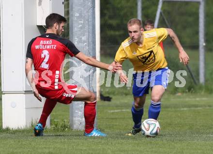 Fussball Unterliga Ost. Woelfnitz gegen St. Michael/Bleiburg. Lukas Steiner, (Woelfnitz), Ales Paradiz  (St. Michael). Woelfnitz, am 2.5.2015.
Foto: Kuess
---
pressefotos, pressefotografie, kuess, qs, qspictures, sport, bild, bilder, bilddatenbank