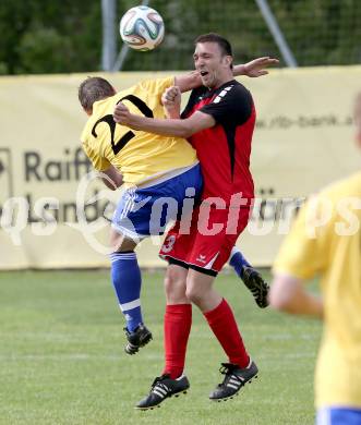 Fussball Unterliga Ost. Woelfnitz gegen St. Michael/Bleiburg. Guido Lambacher,  (Woelfnitz), Joachim Hannes Rossmann (St. Michael). Woelfnitz, am 2.5.2015.
Foto: Kuess
---
pressefotos, pressefotografie, kuess, qs, qspictures, sport, bild, bilder, bilddatenbank