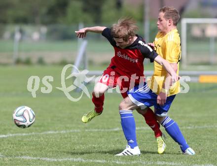 Fussball Unterliga Ost. Woelfnitz gegen St. Michael/Bleiburg. David Tamegger (Woelfnitz), Georg Woschitz (St. Michael). Woelfnitz, am 2.5.2015.
Foto: Kuess
---
pressefotos, pressefotografie, kuess, qs, qspictures, sport, bild, bilder, bilddatenbank