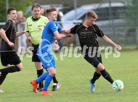 Fussball Kaerntner Liga. VSV gegen Koettmannsdorf. Anton Martinovic,  (VSV),  Michael Jakopitsch (Koettmannsdorf). Villach, am 2.5.2015.
Foto: Kuess
---
pressefotos, pressefotografie, kuess, qs, qspictures, sport, bild, bilder, bilddatenbank