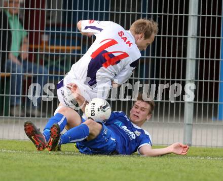 Fussball Regionalliga. SAK gegen ATSV Wolfsberg. Uros Roser,  (SAK), Christopher Midl (Wolfsberg). Klagenfurt, 8.5.2015.
Foto: Kuess
---
pressefotos, pressefotografie, kuess, qs, qspictures, sport, bild, bilder, bilddatenbank