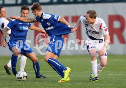 Fussball Regionalliga. SAK gegen ATSV Wolfsberg. Uros Roser, (SAK),  Peter Pucker (Wolfsberg). Klagenfurt, 8.5.2015.
Foto: Kuess
---
pressefotos, pressefotografie, kuess, qs, qspictures, sport, bild, bilder, bilddatenbank