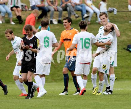 Fussball. Kaerntner Liga. Koettmannsdorf gegen Voelkermarkt. Torjubel   Christopher Sauerschnig, Fabian Schubert (Voelkermarkt). Koettmannsdorf, 10.5.2015.
Foto: Kuess
---
pressefotos, pressefotografie, kuess, qs, qspictures, sport, bild, bilder, bilddatenbank