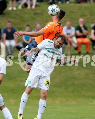 Fussball. Kaerntner Liga. Koettmannsdorf gegen Voelkermarkt. Daniel Globotschnig (Koettmannsdorf), Christopher Sauerschnig (Voelkermarkt). Koettmannsdorf, 10.5.2015.
Foto: Kuess
---
pressefotos, pressefotografie, kuess, qs, qspictures, sport, bild, bilder, bilddatenbank